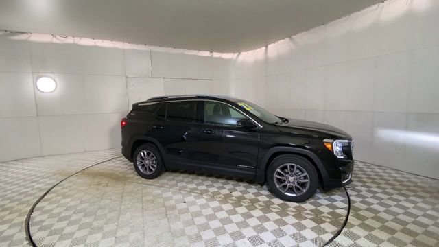 Used 2023 GMC Terrain SLT image 9
