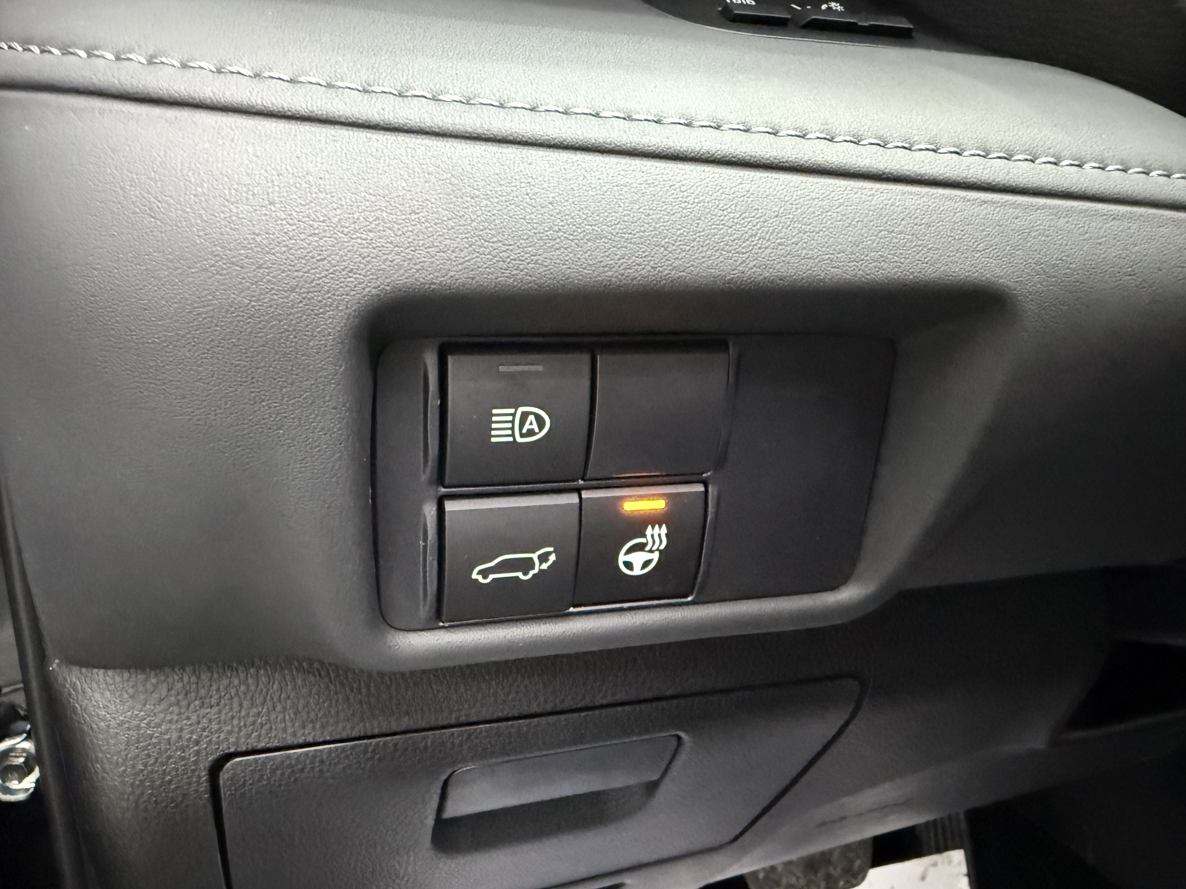 Used 2026 Toyota Highlander XLE image 12