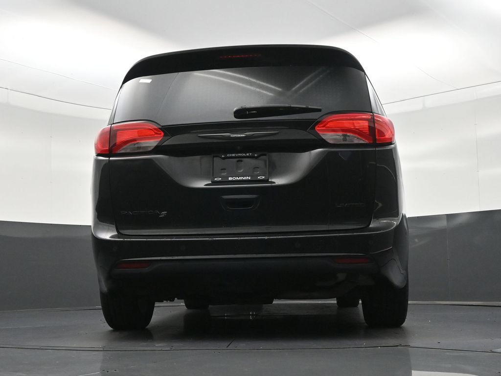 Used 2019 Chrysler Pacifica Limited w/ Advanced Safetytec Group FWD image 27