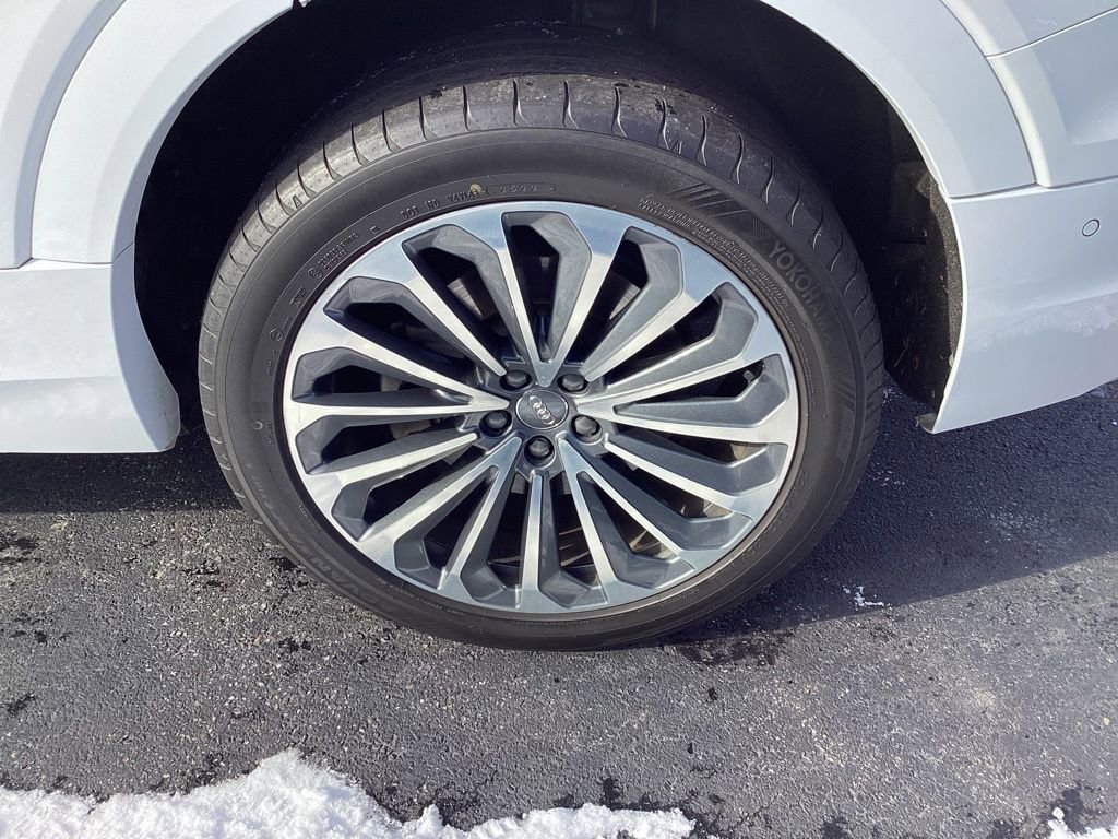 Used 2019 Audi e-tron Prestige w/ Prestige Package image 32