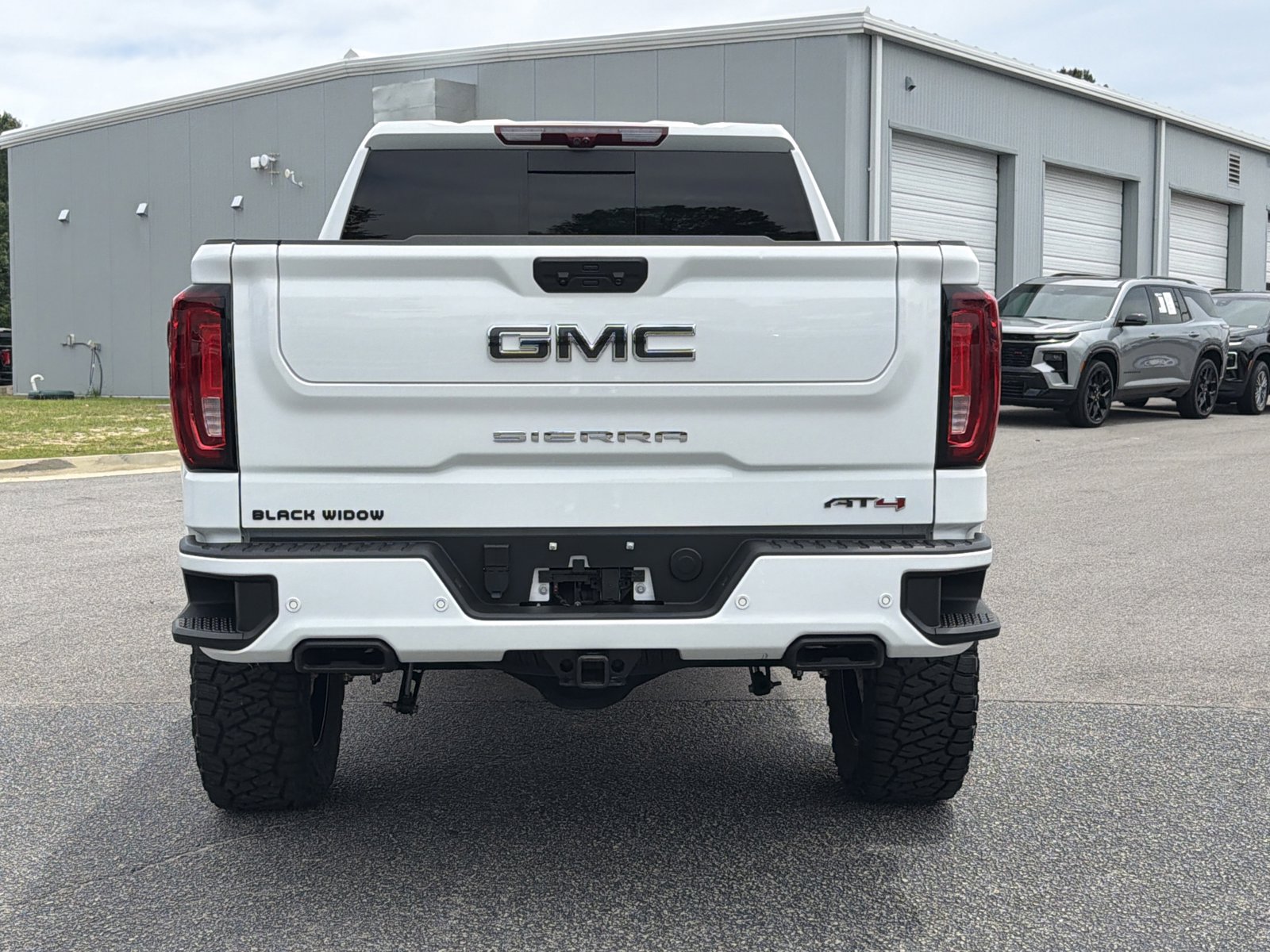 Used 2025 GMC Sierra 1500 AT4 w/ AT4 Premium Package AWD/4WD image 11