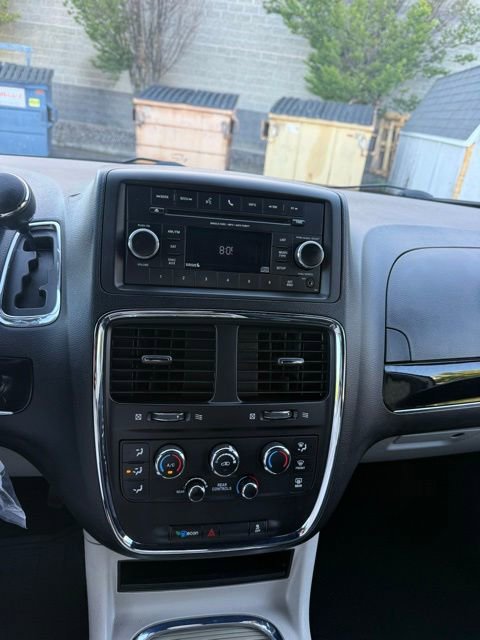 Used 2017 Dodge Grand Caravan SXT FWD image 23