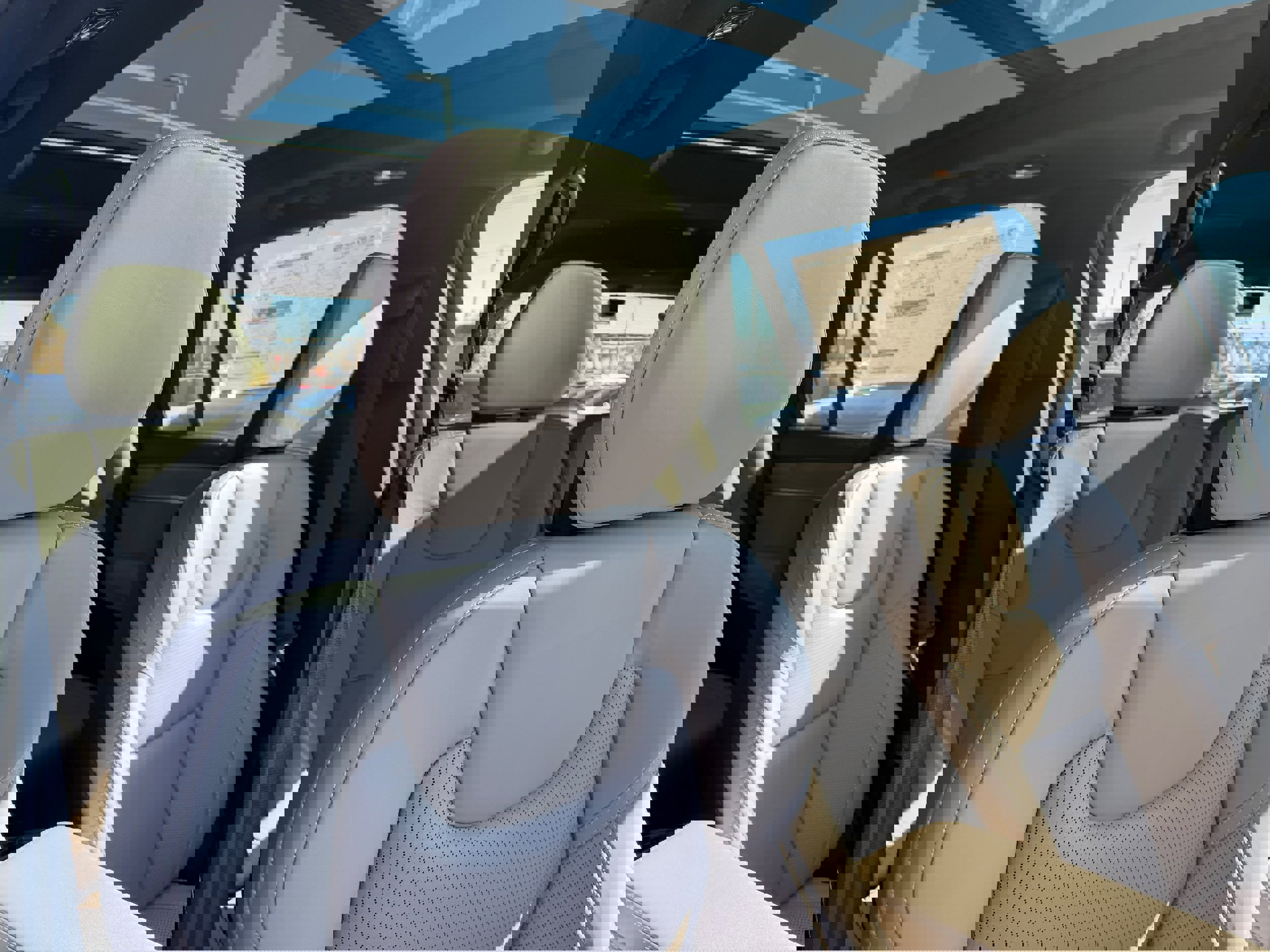 New 2026 Volvo XC90 T8 Ultra w/ Lounge Package image 9