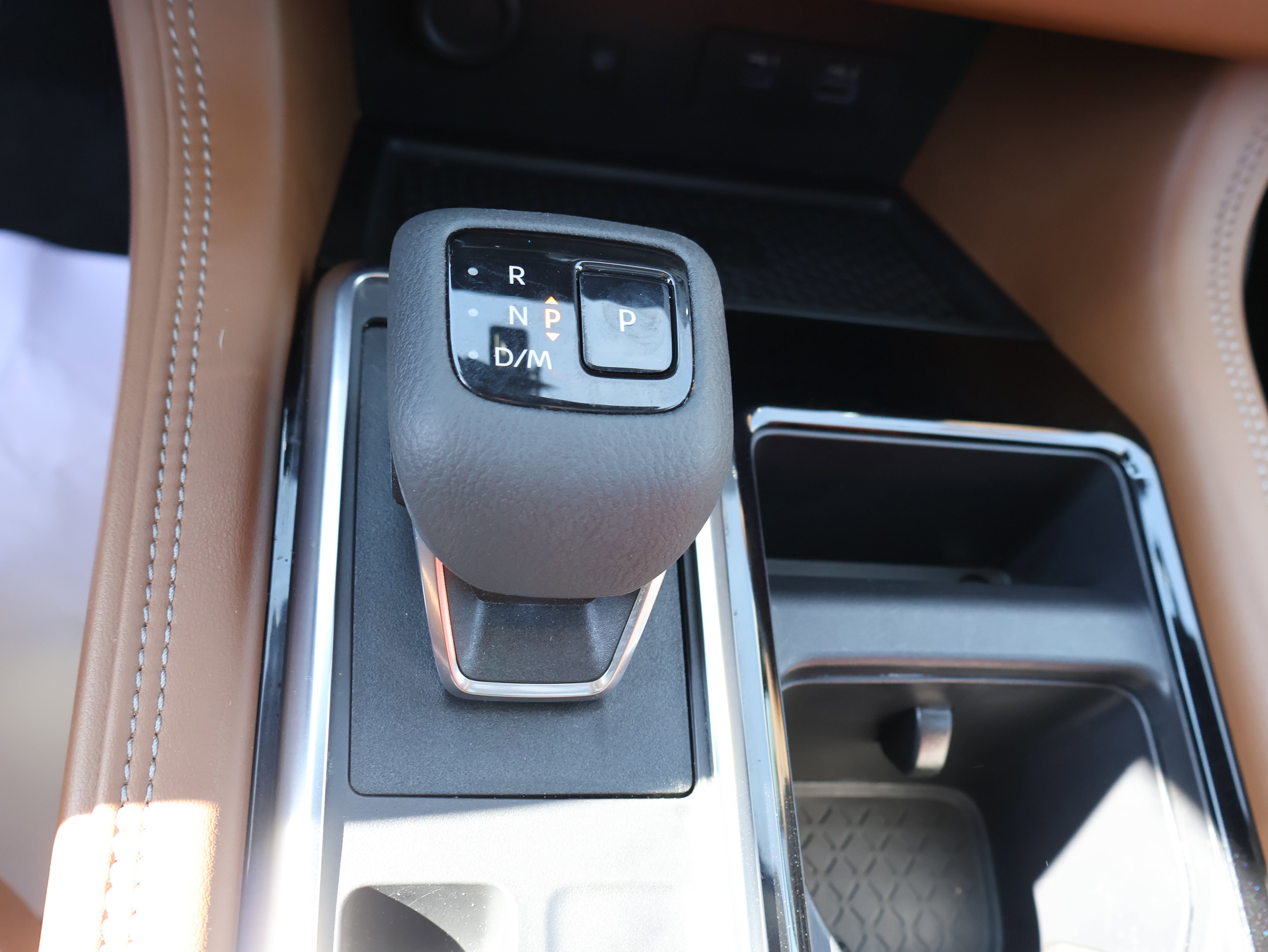 Used 2023 Nissan Pathfinder Platinum w/ Lighting Package (N93) image 31