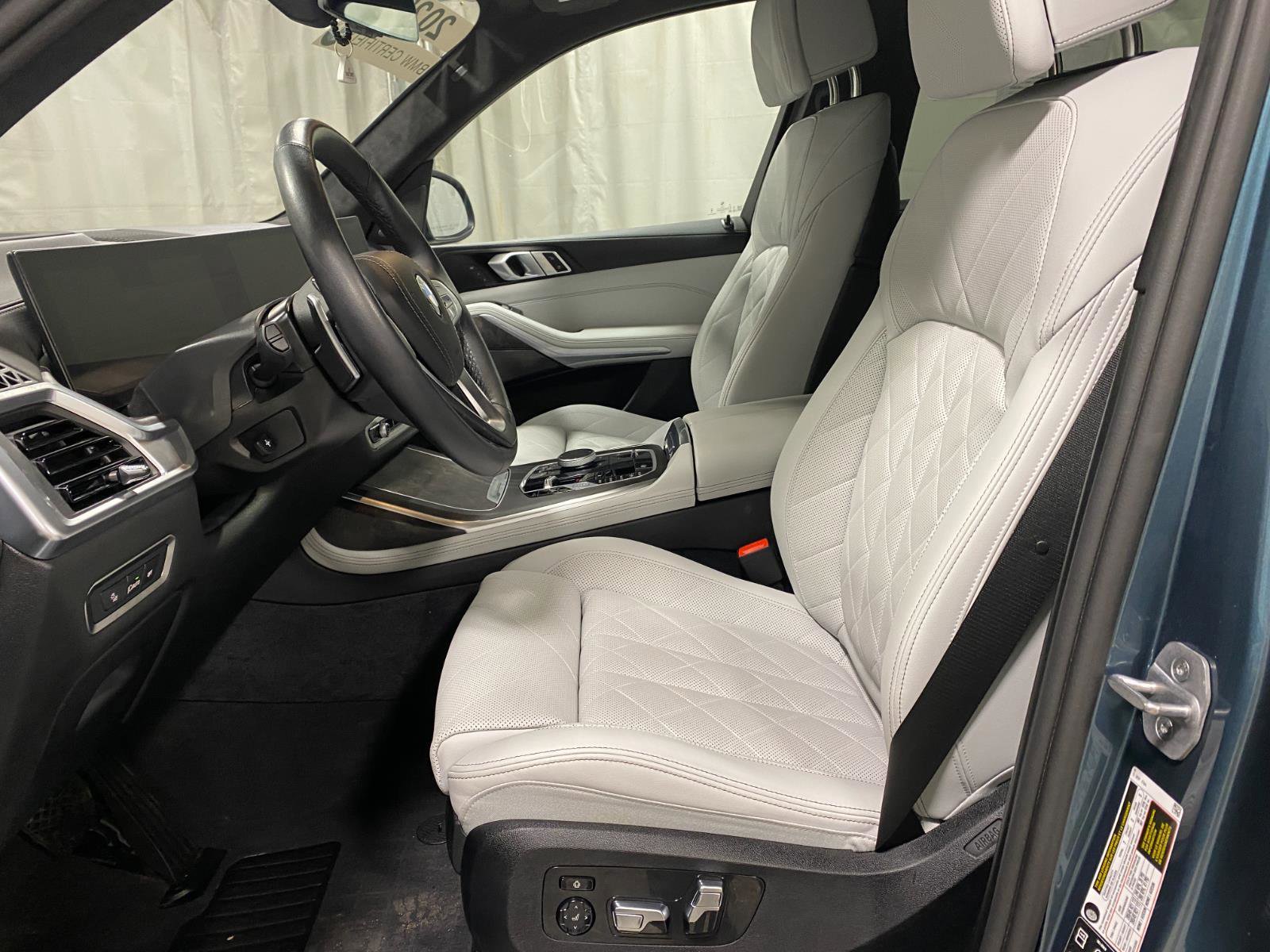 Certified 2025 BMW X7 xDrive40i w/ Premium Package image 15