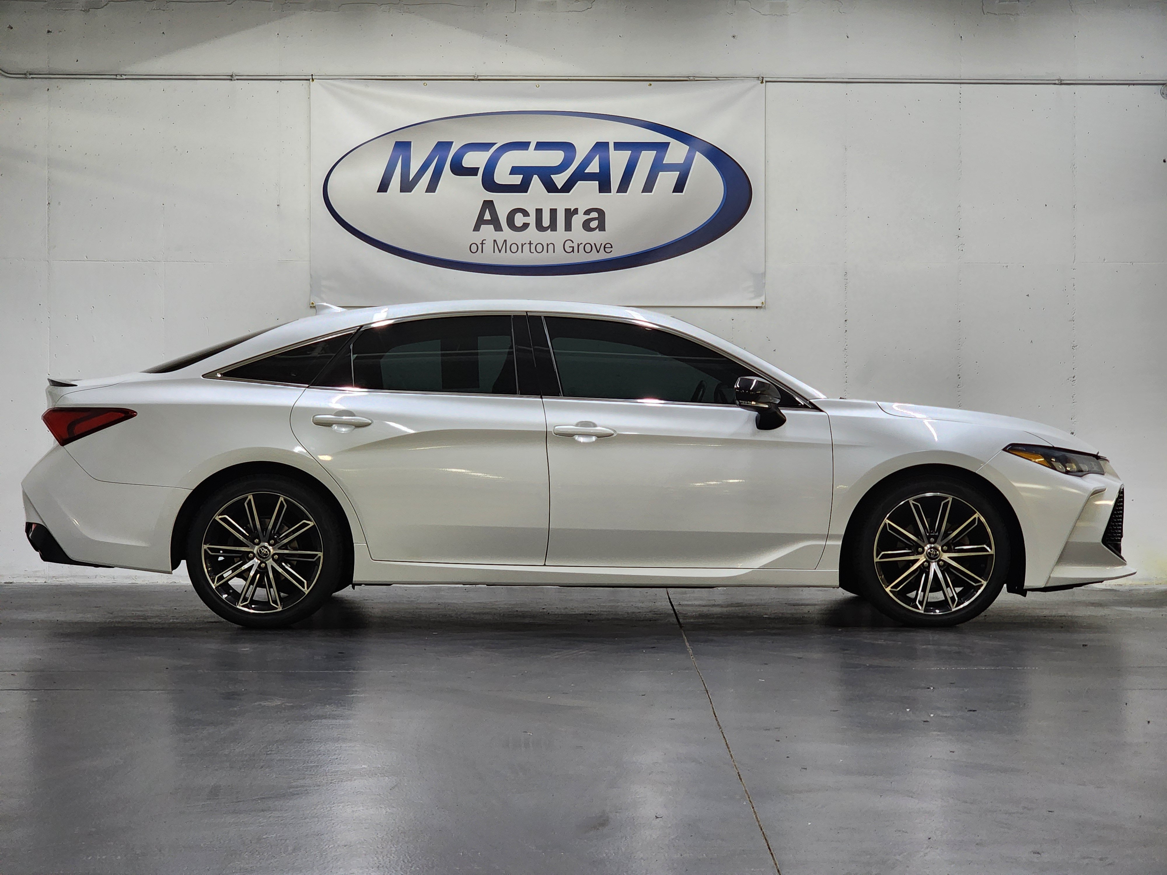 Used 2019 Toyota Avalon XSE w/ All Weather Liner Package FWD image 3