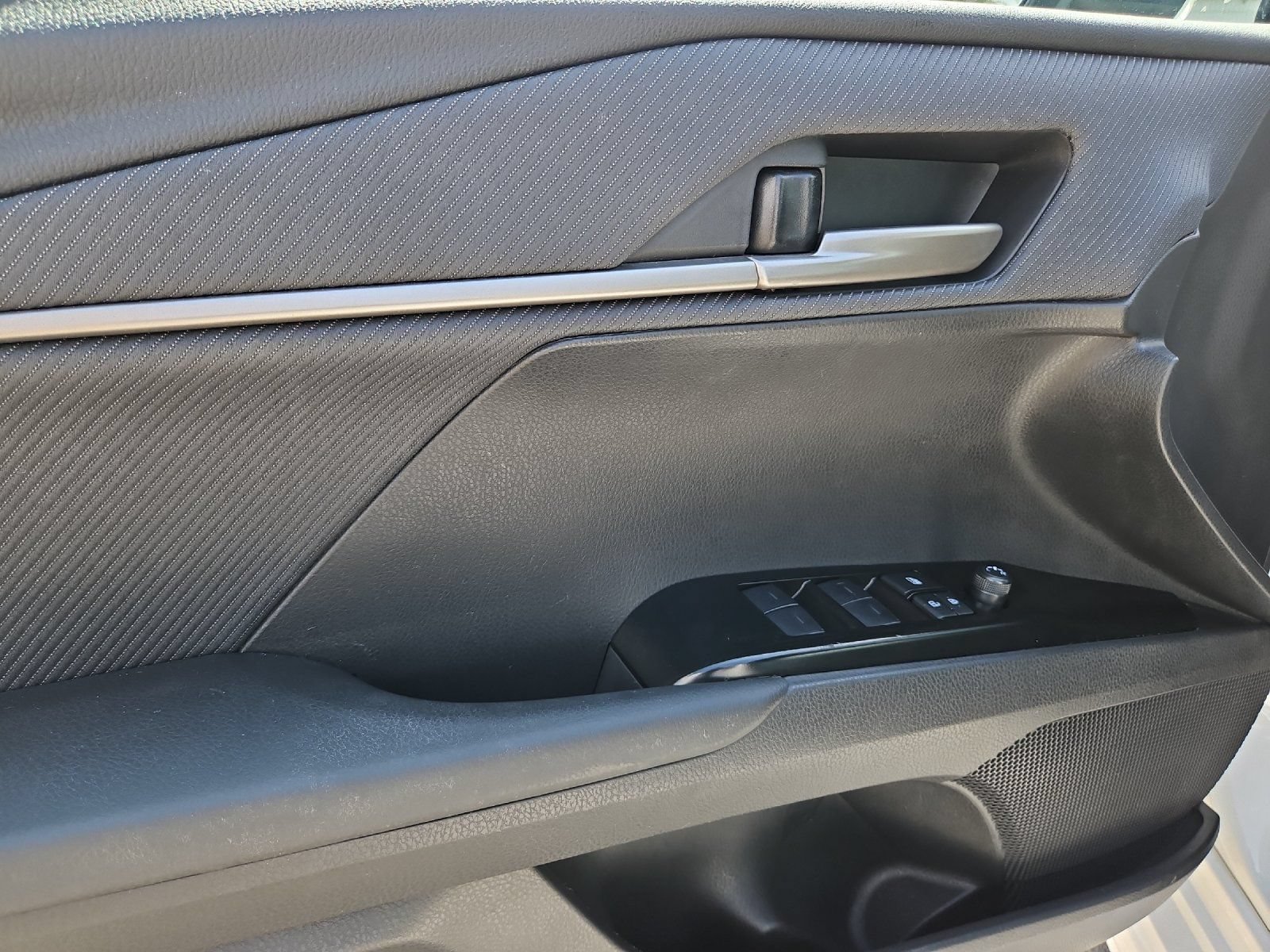Used 2025 Toyota Camry SE FWD image 10