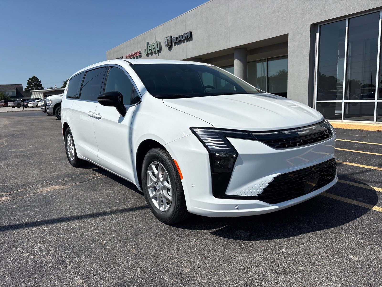 New 2027 Chrysler Pacifica Select FWD image 3