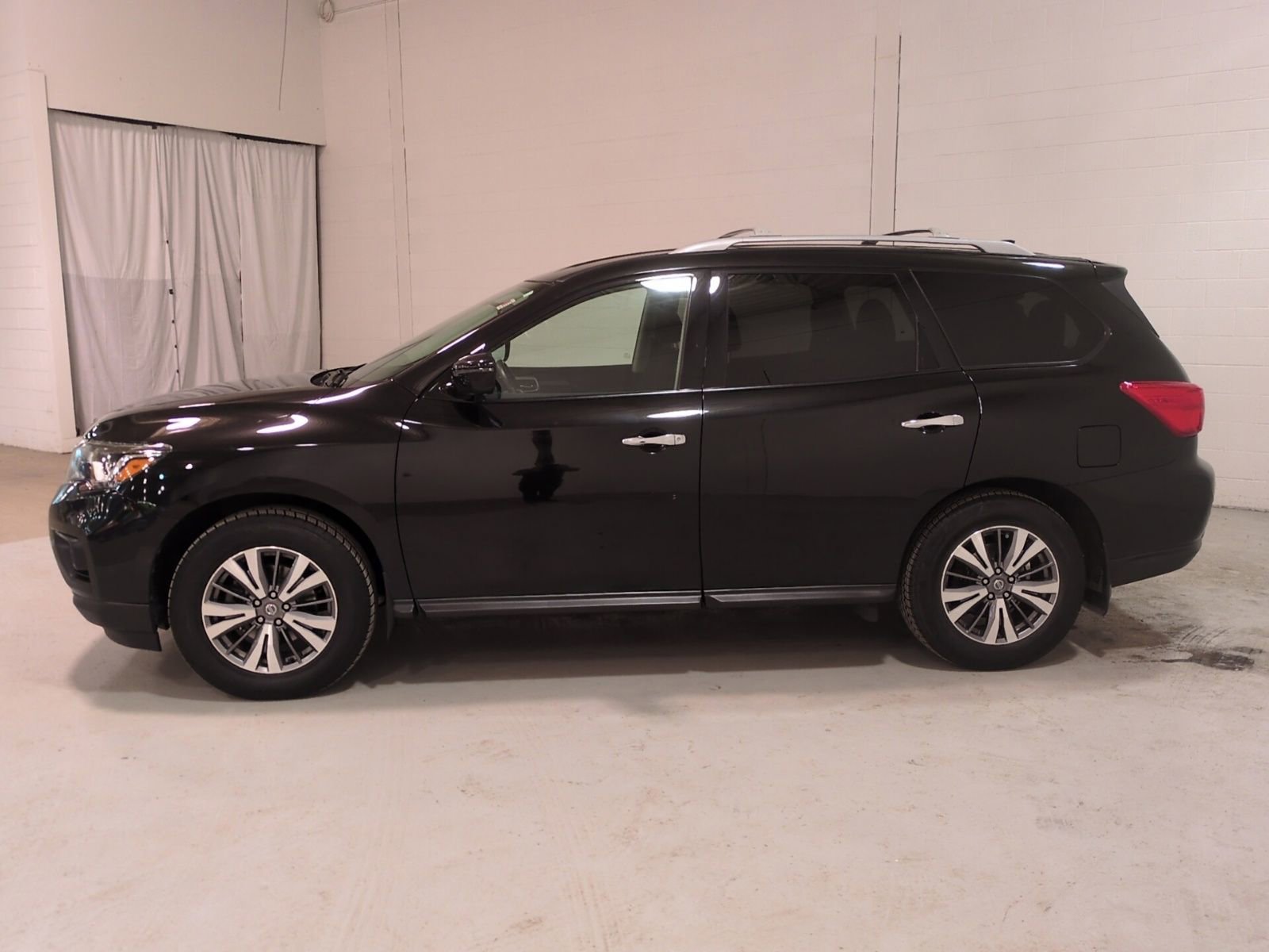 Used 2020 Nissan Pathfinder S FWD image 6