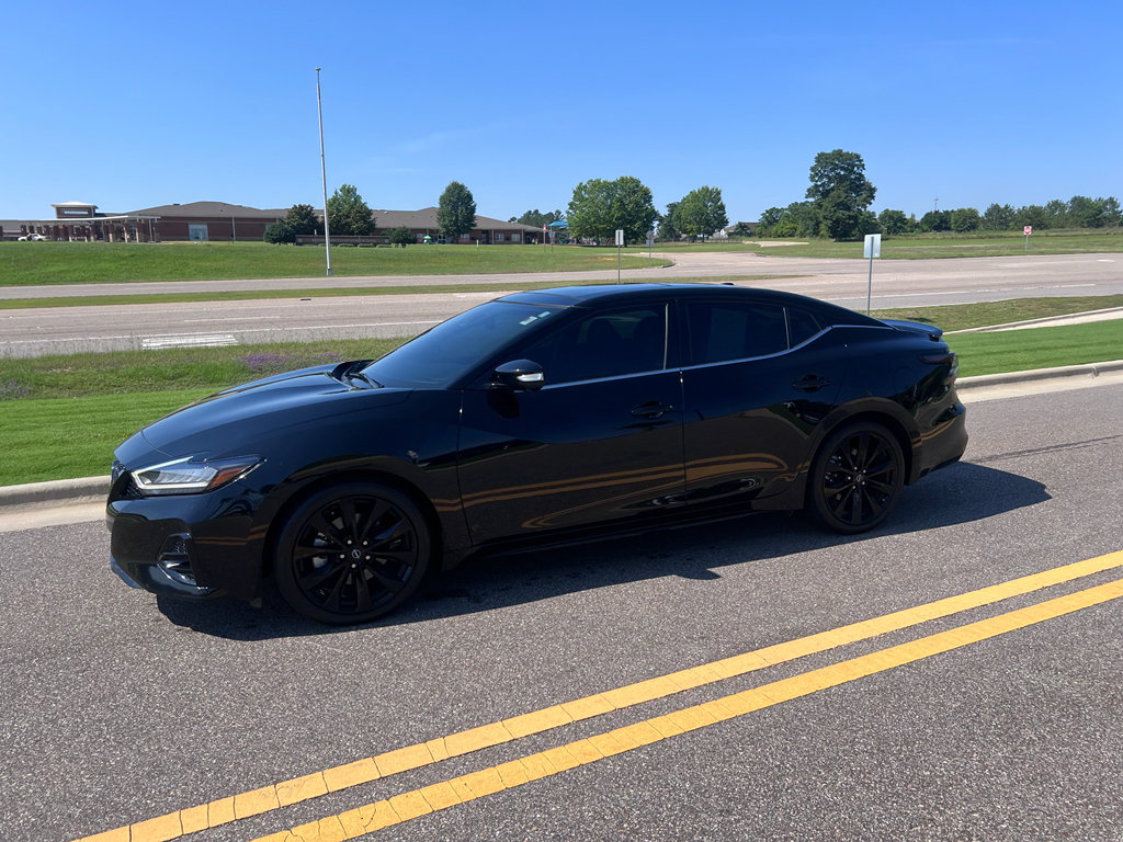 Used 2023 Nissan Maxima SR w/ Sport Mat Group FWD image 10