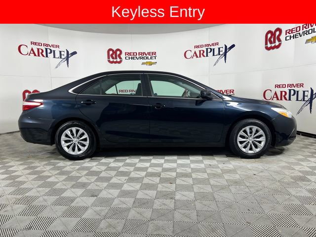 Used 2016 Toyota Camry LE image 9