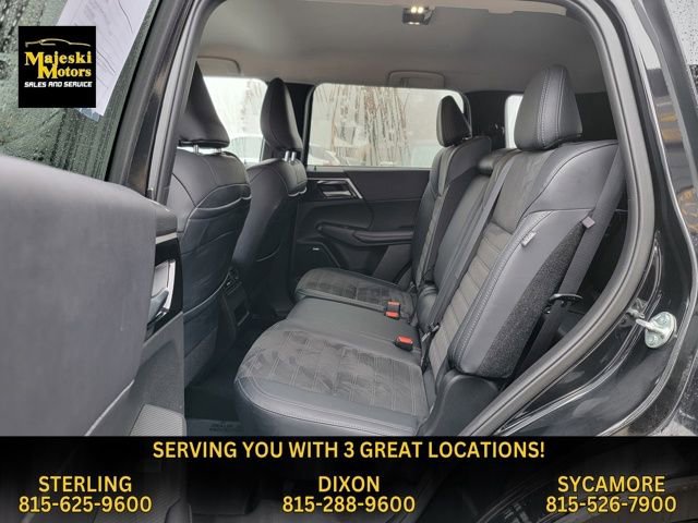 Used 2025 Mitsubishi Outlander SE image 24