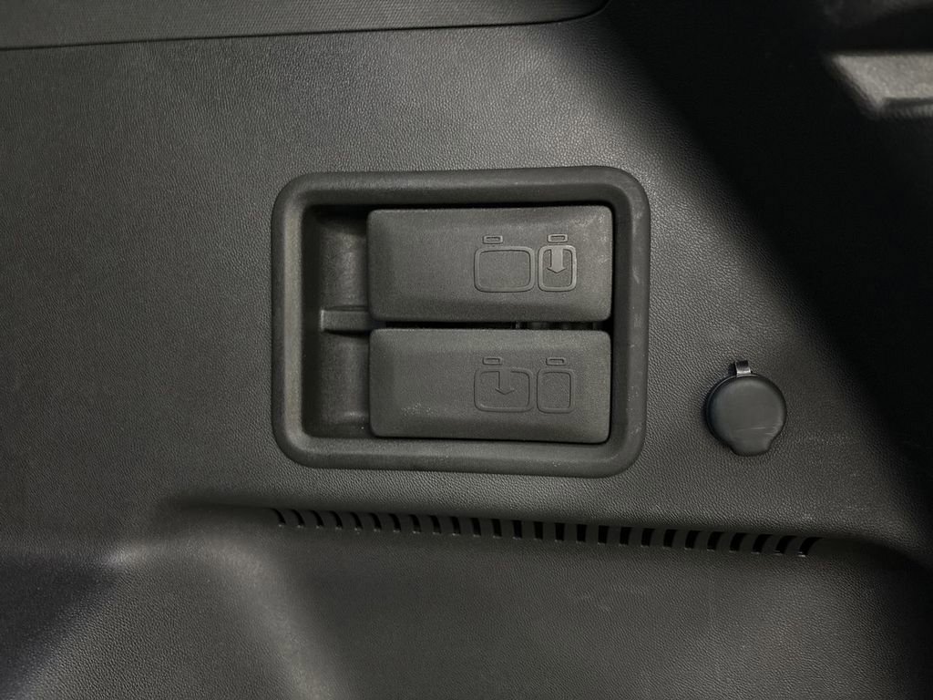 Used 2023 Chevrolet Equinox Premier image 30