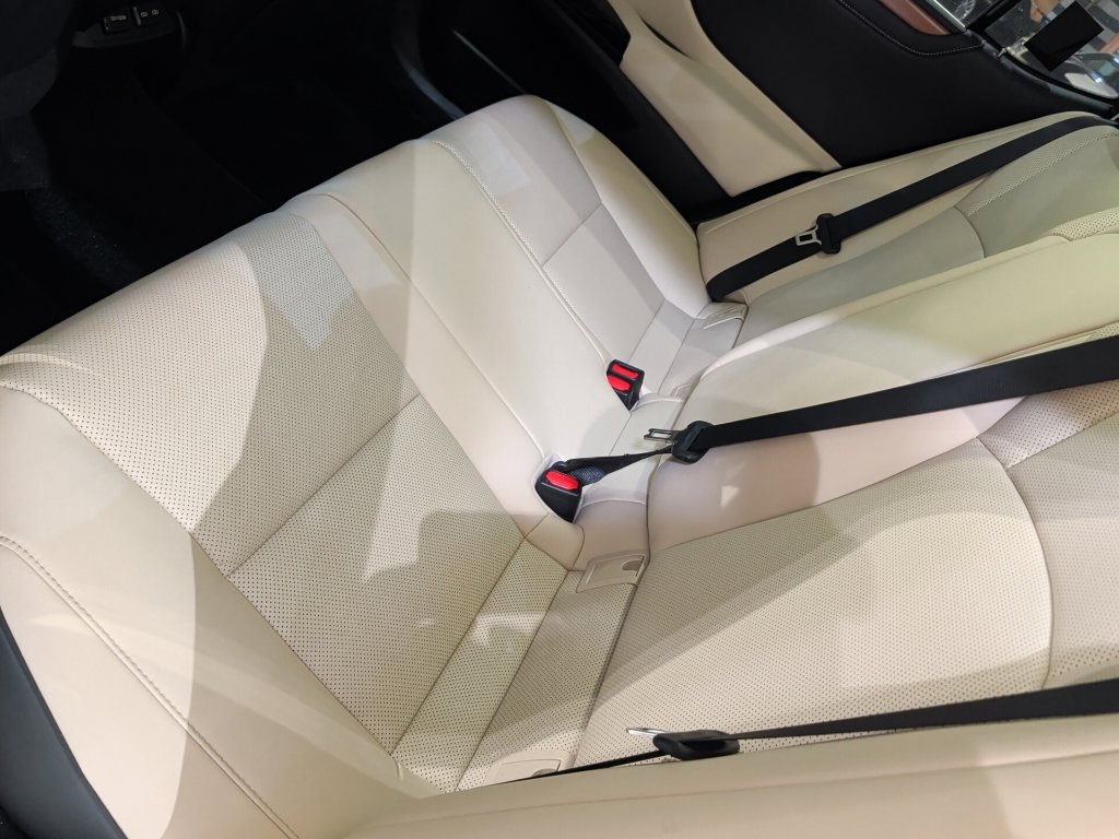 Used 2024 Lexus ES 350 w/ Premium Package FWD image 6