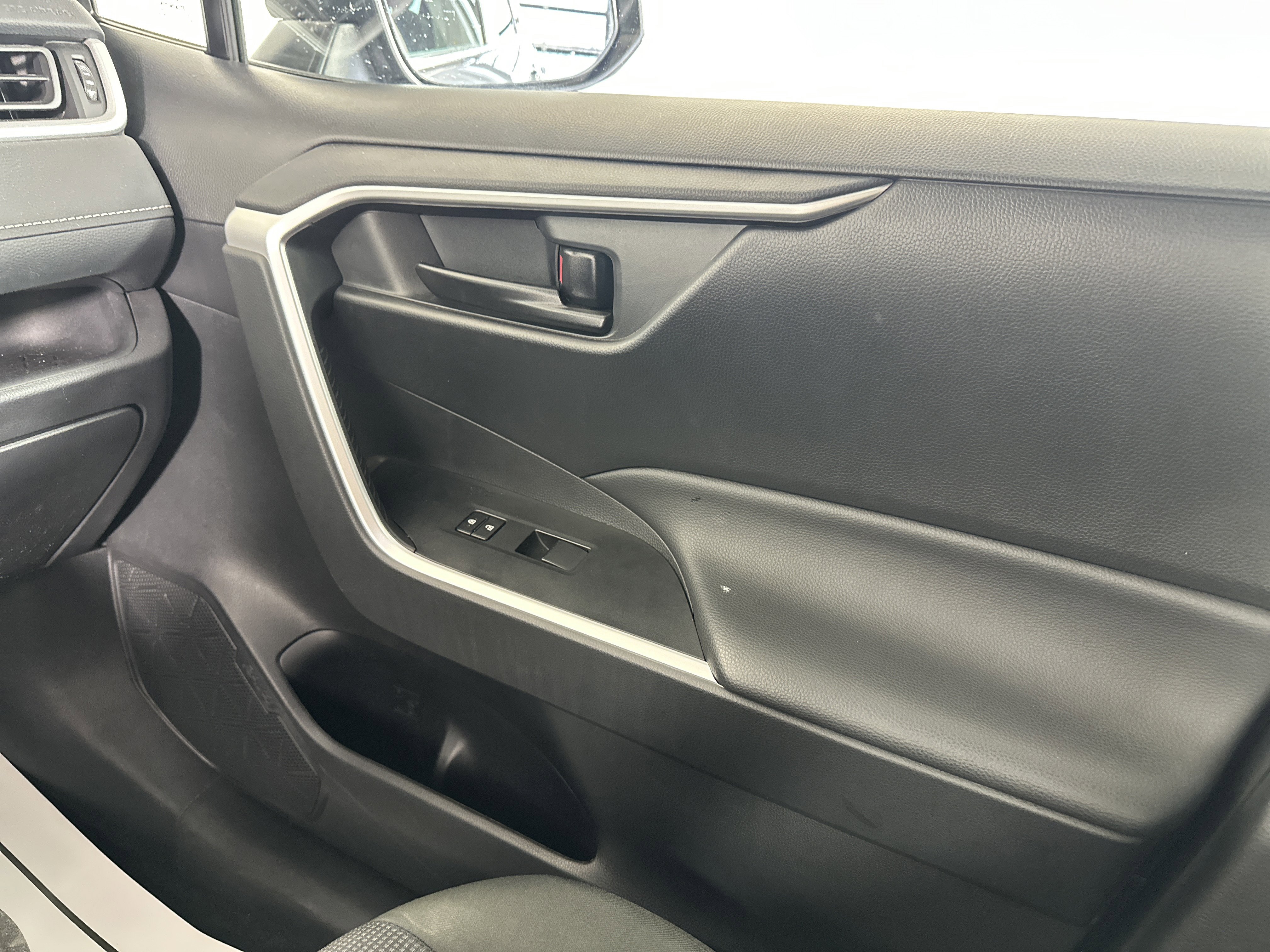 Used 2024 Toyota RAV4 LE image 24