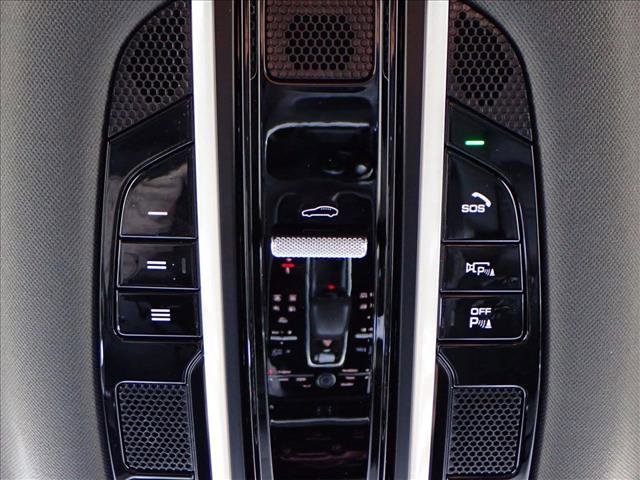 Used 2021 Porsche Cayenne Coupe image 26