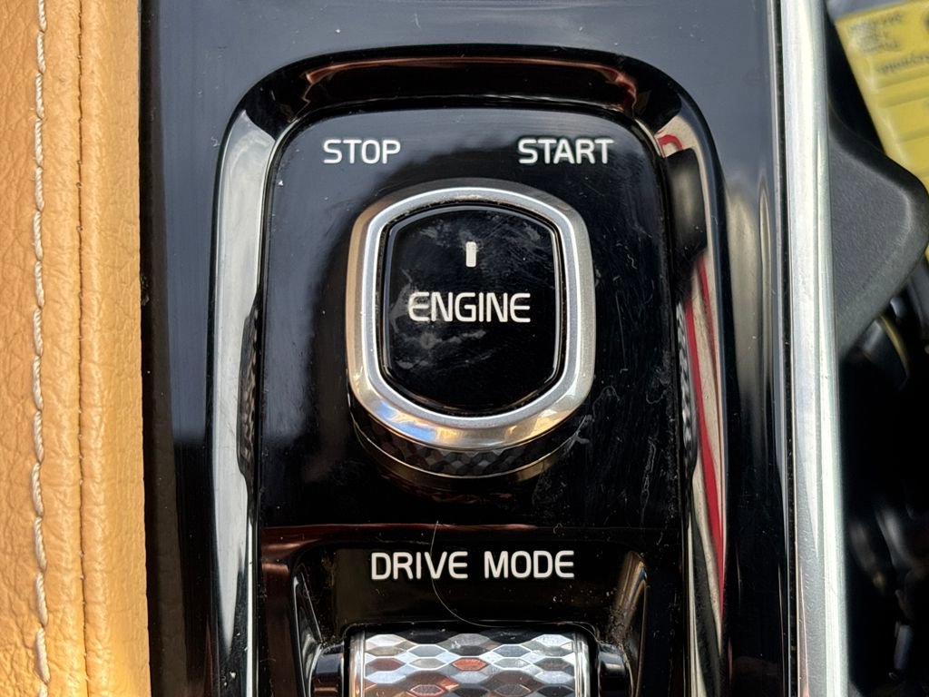 Used 2017 Volvo S90 T6 Momentum w/ Vision Package image 18