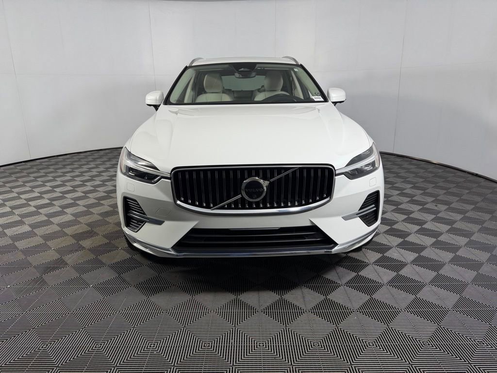 Used 2023 Volvo XC60 B5 Ultimate w/ Climate Package image 9