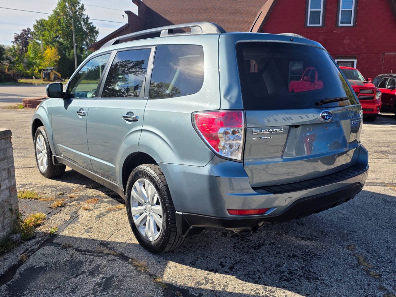 Used 2012 Subaru Forester 2.5X Limited AWD/4WD image 4