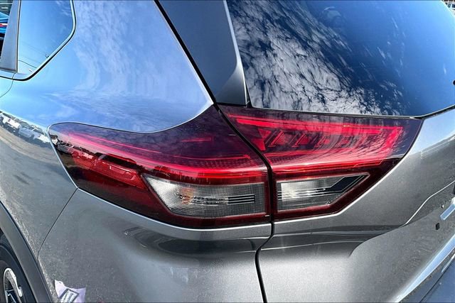 Used 2024 Nissan Rogue SV image 22