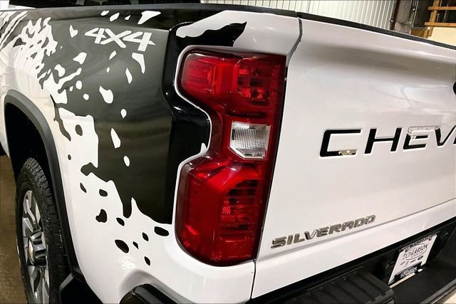 Used 2022 Chevrolet Silverado 2500 Custom w/ Custom Value Package AWD/4WD image 8