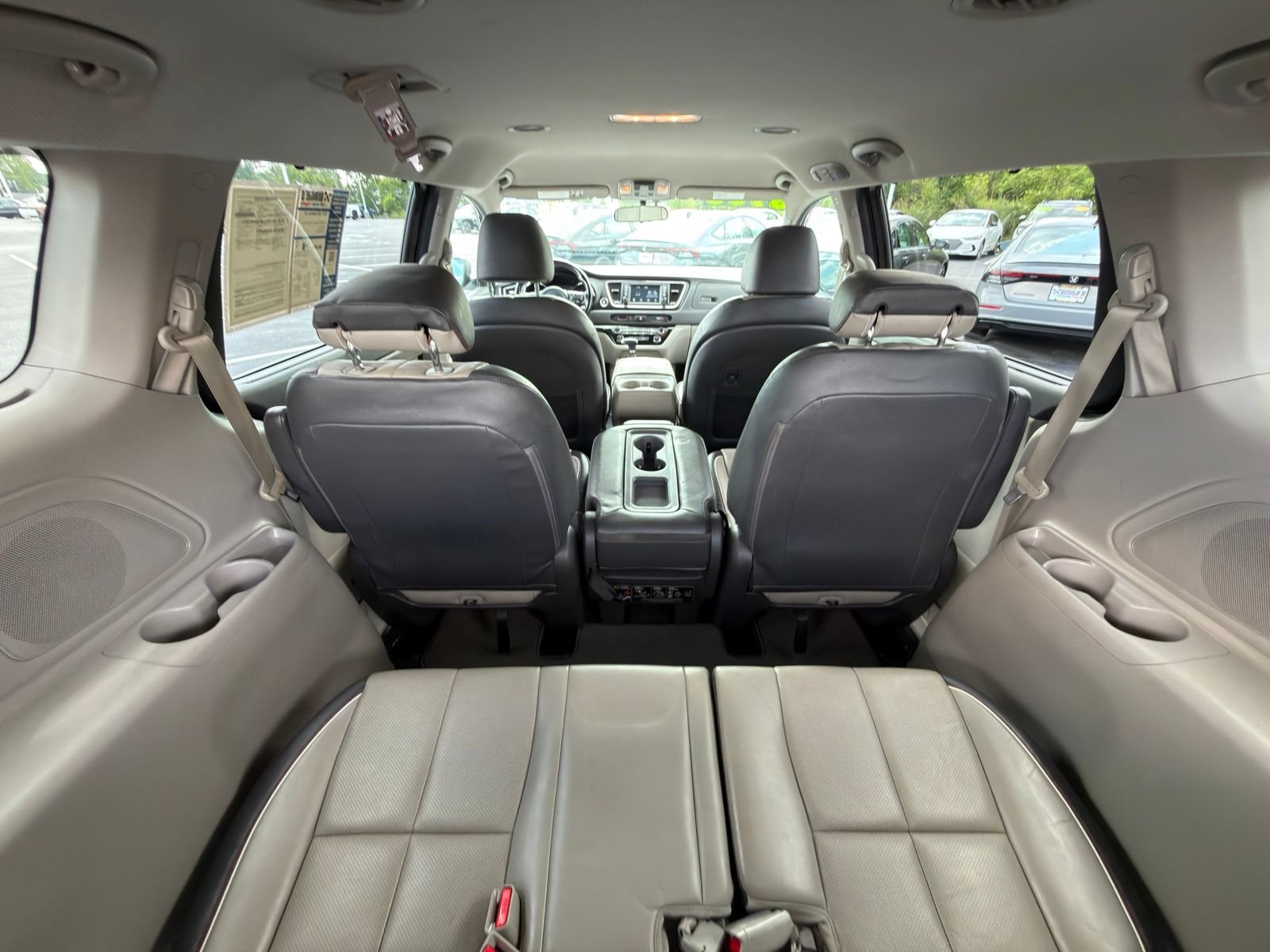 Used 2017 Kia Sedona LX w/ LX Essentials Premium Package FWD image 29