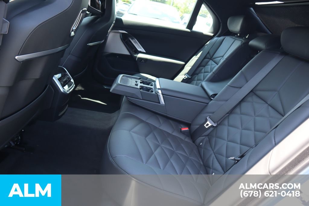 Used 2025 BMW 740i w/ Premium Package image 18