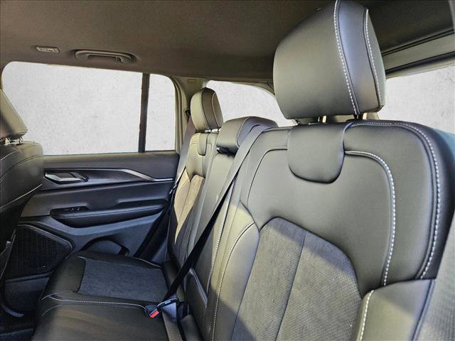 New 2025 Jeep Grand Cherokee Laredo image 14