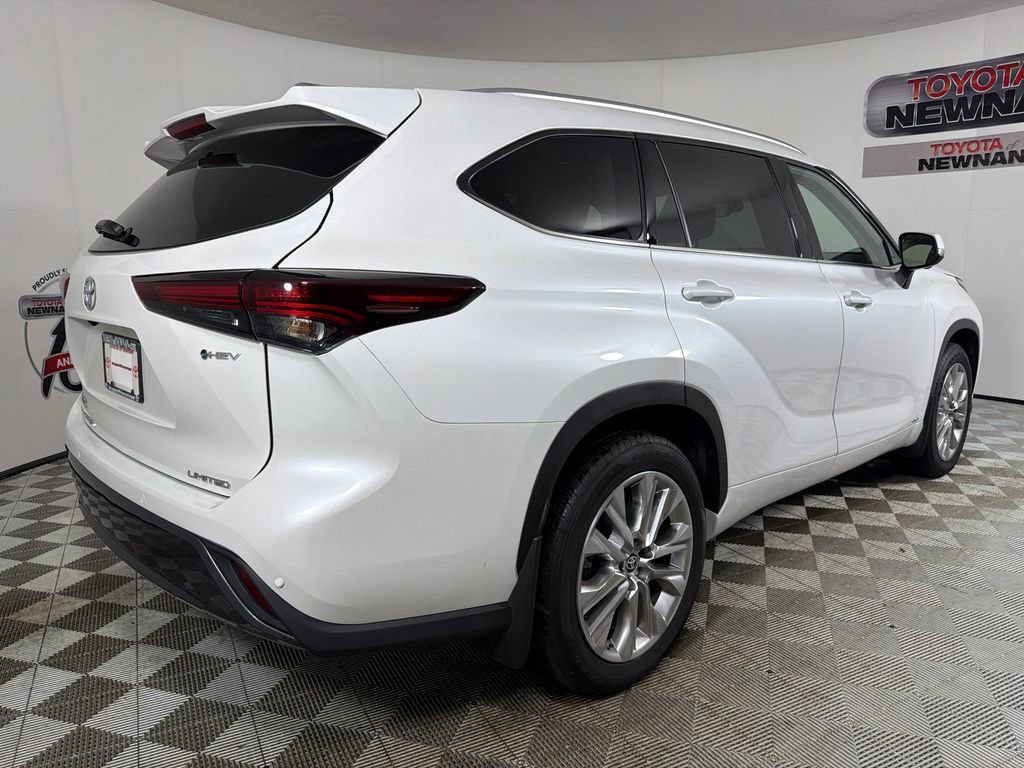 Used 2025 Toyota Highlander Limited image 4