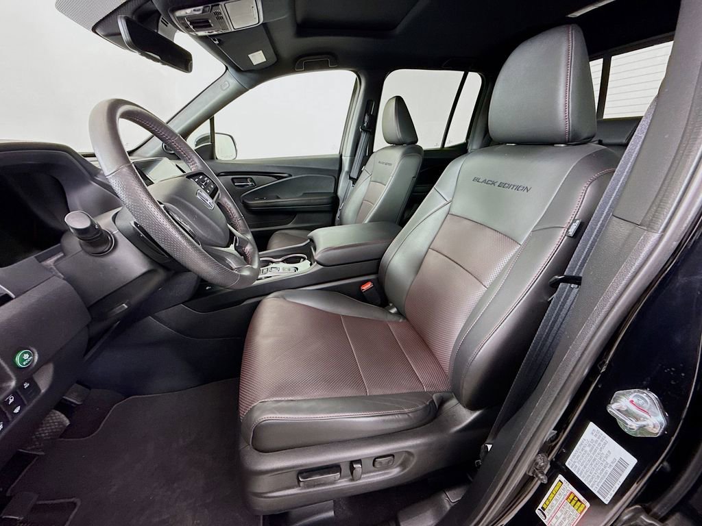 Used 2025 Honda Ridgeline Black Edition image 11