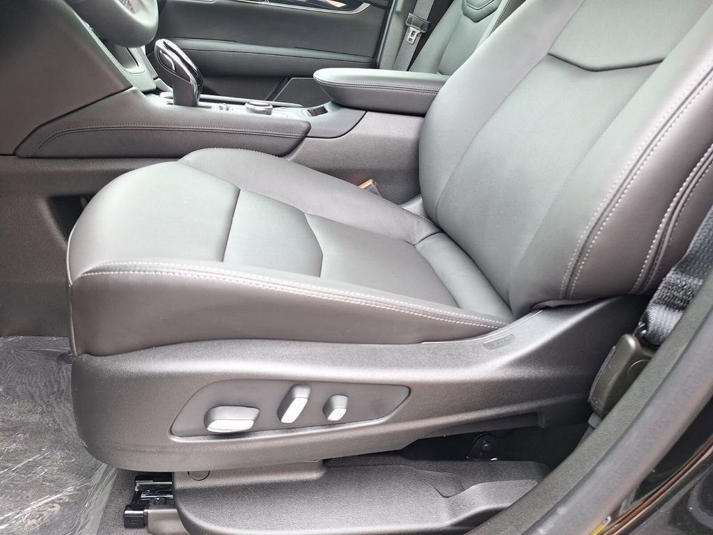 New 2026 Cadillac XT5 Premium Luxury w/ LPO, ONYX Package FWD image 30