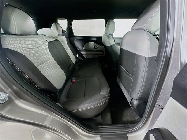Used 2016 Kia Soul + image 8