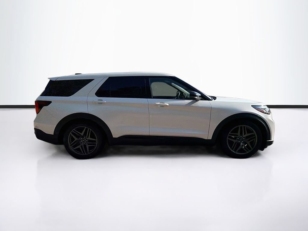 Used 2025 Ford Explorer ST AWD/4WD image 4