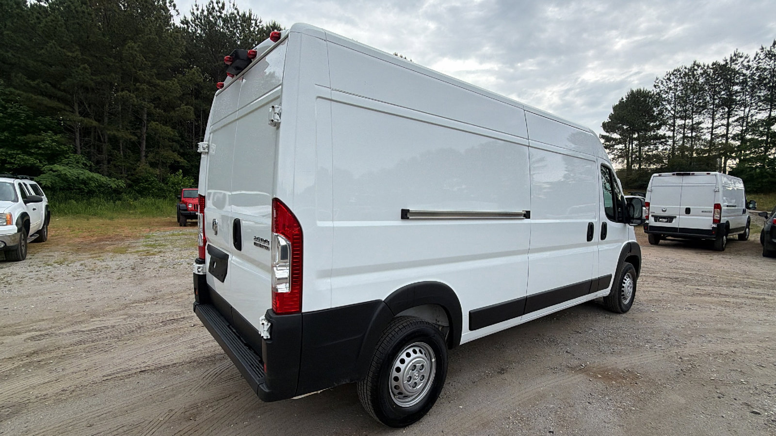 Used 2024 RAM ProMaster 2500 w/ Convenience Group FWD image 8
