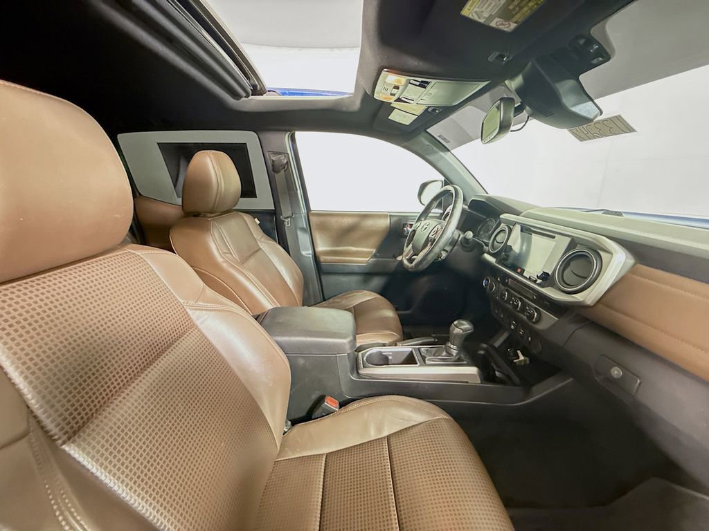 Used 2018 Toyota Tacoma Limited image 29