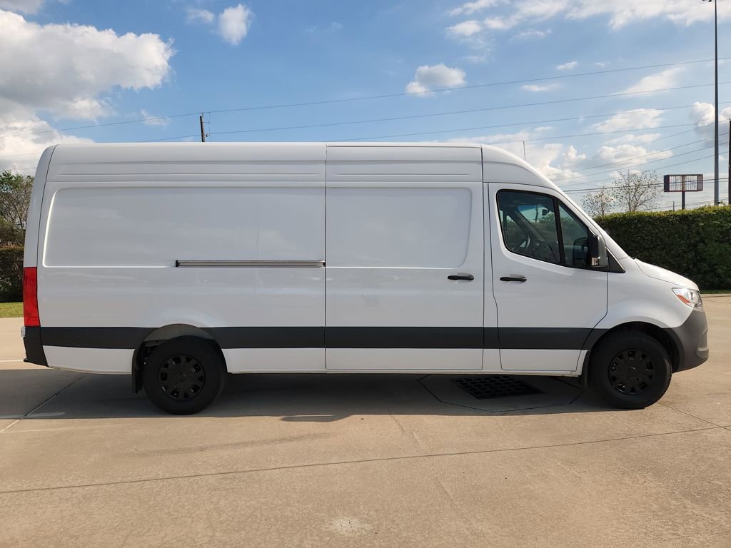 Used 2025 Mercedes-Benz Sprinter 2500 image 4