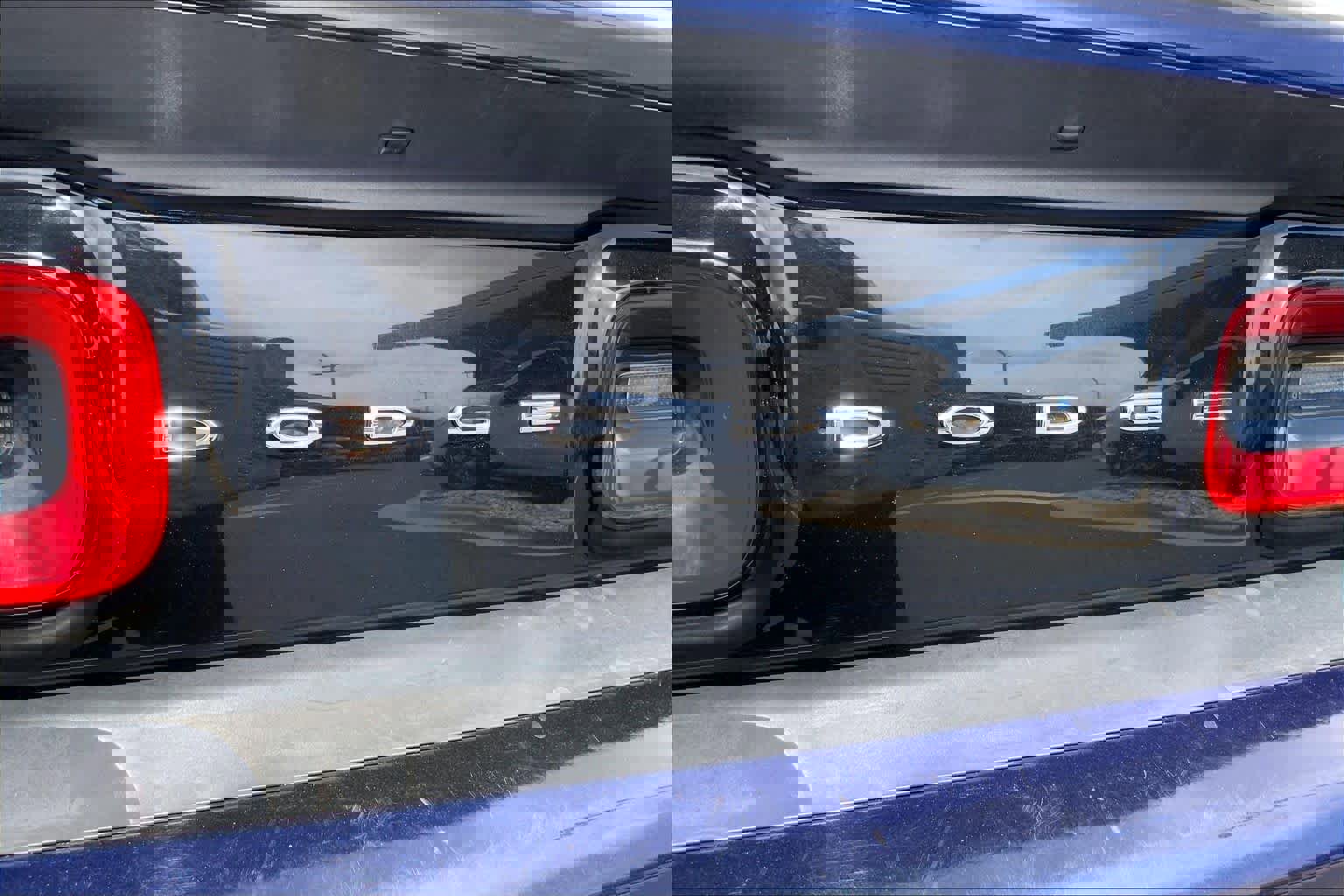 Used 2016 Dodge Challenger SXT image 30