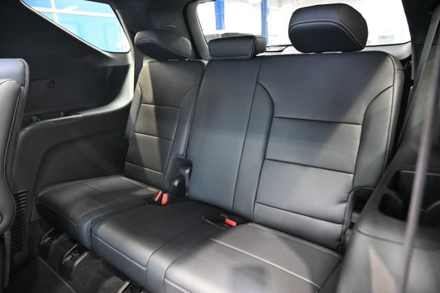 New 2026 Chevrolet Traverse LT w/ Sun and Wheel Package FWD image 12
