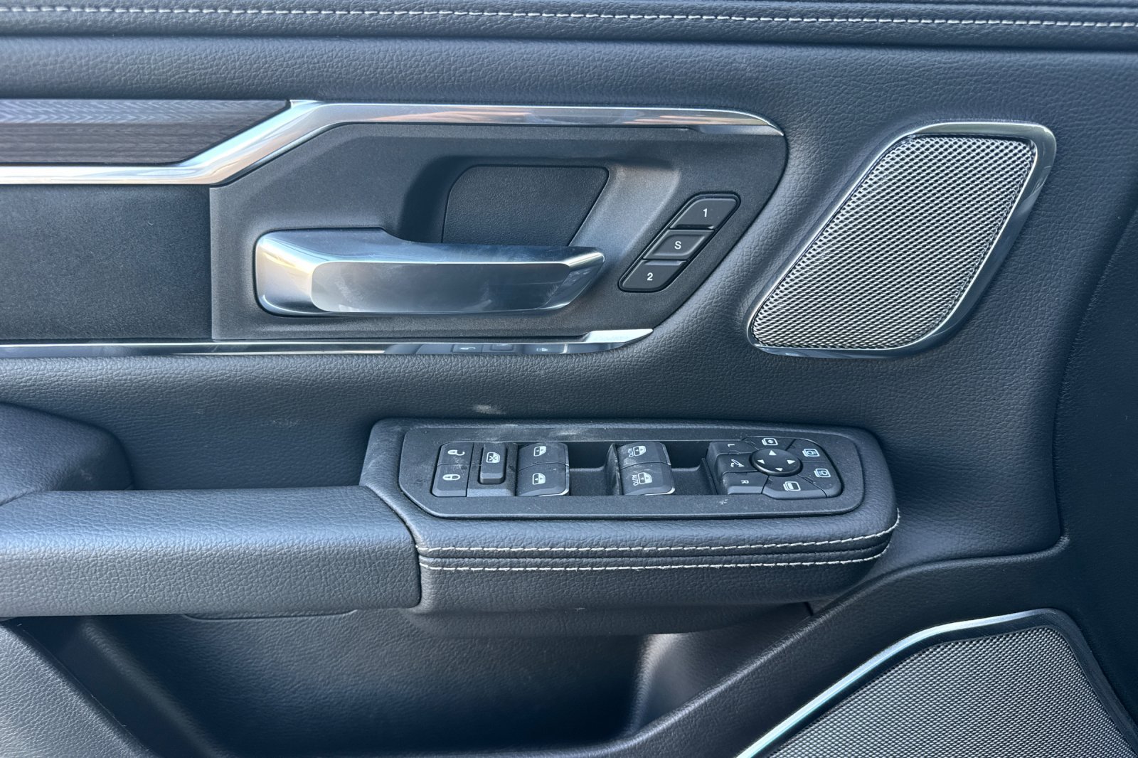 New 2026 RAM 1500 Laramie w/ Night Edition AWD/4WD image 10