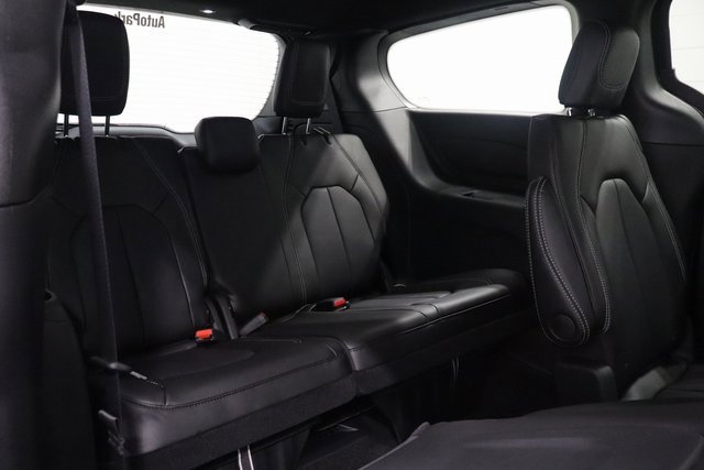 New 2026 Chrysler Pacifica Select image 16