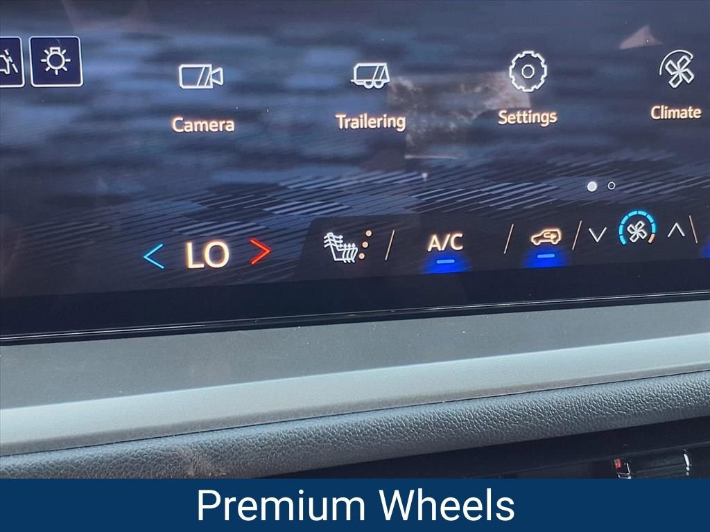 New 2026 Chevrolet Traverse LT w/ Midnight/Sport Edition image 6