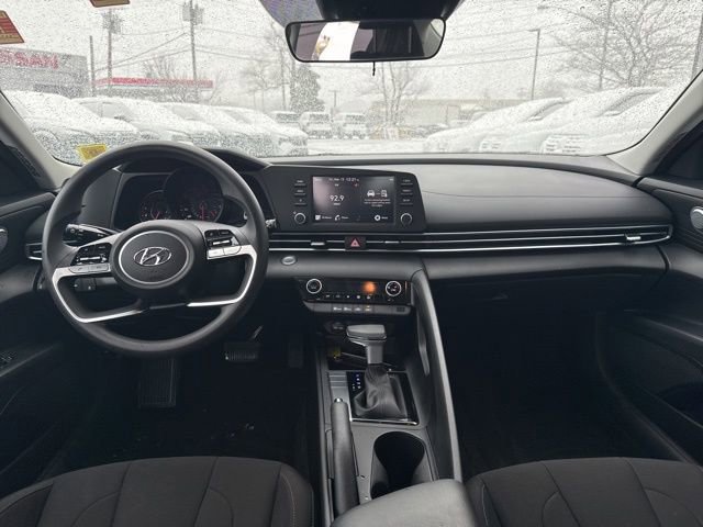 Used 2023 Hyundai Elantra SEL w/ Cargo Package image 19