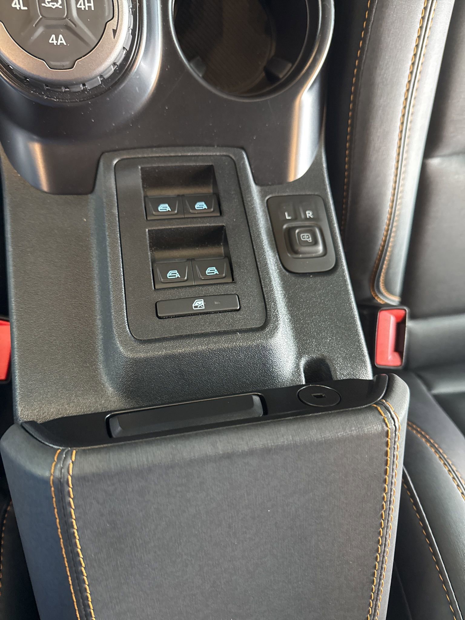 Used 2024 Ford Bronco Badlands image 34