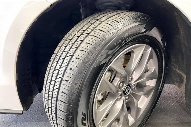 Used 2022 Toyota Sienna XLE w/ XLE Plus Package FWD image 34