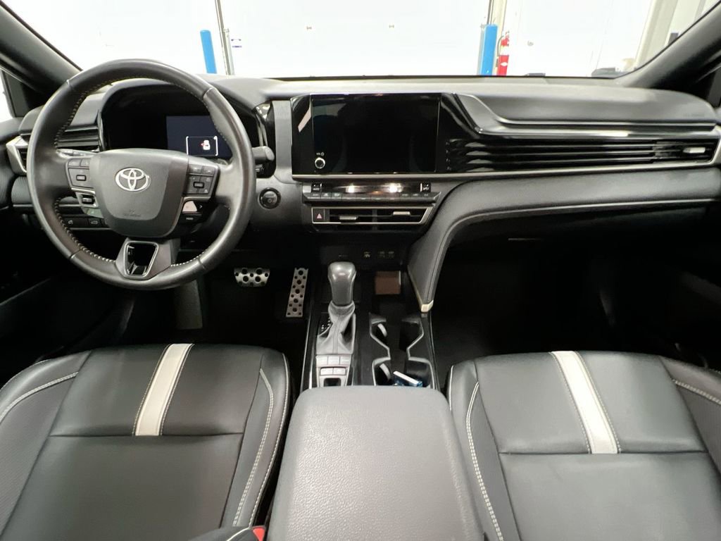 Used 2025 Toyota Camry SE image 10