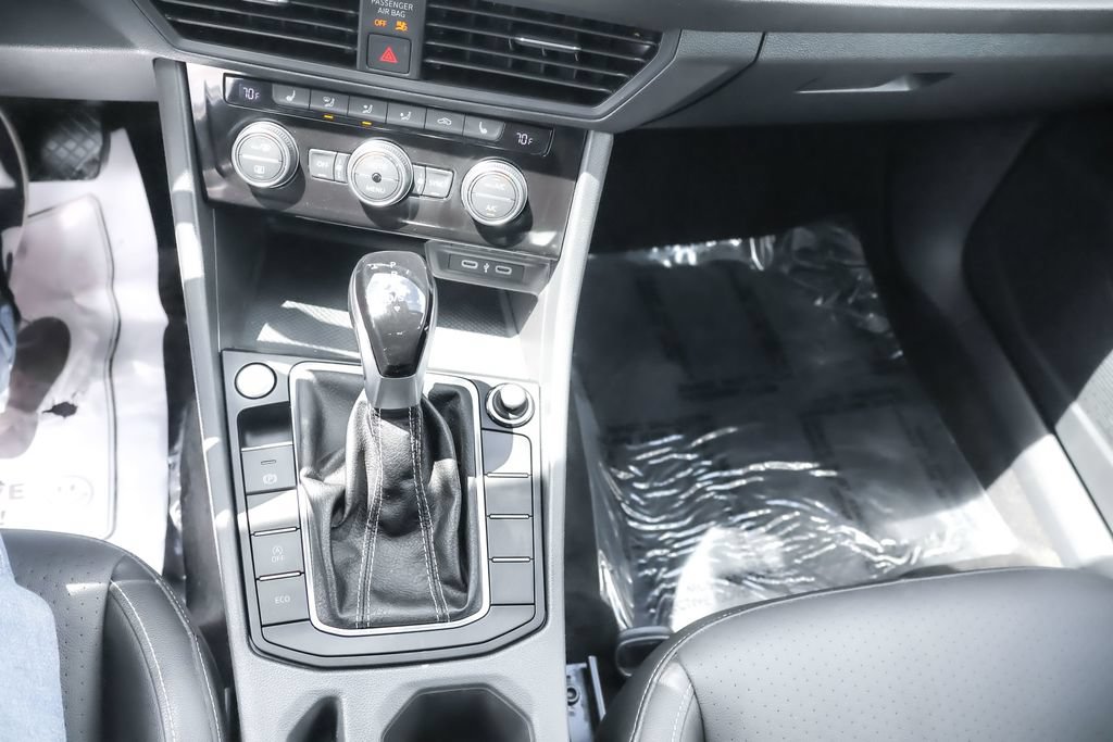 Certified 2023 Volkswagen Jetta SE FWD image 19