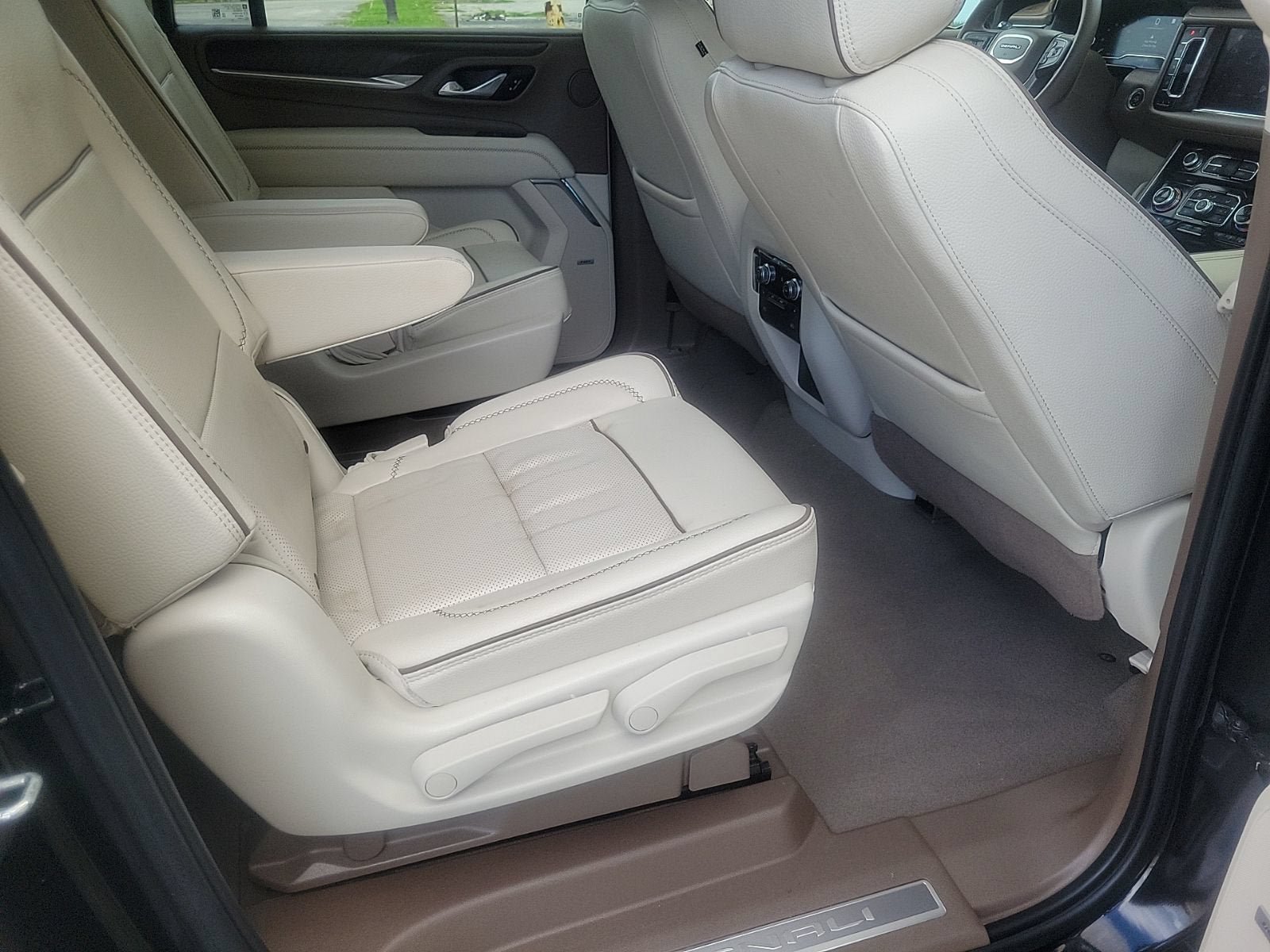 Certified 2023 GMC Yukon XL Denali RWD image 16
