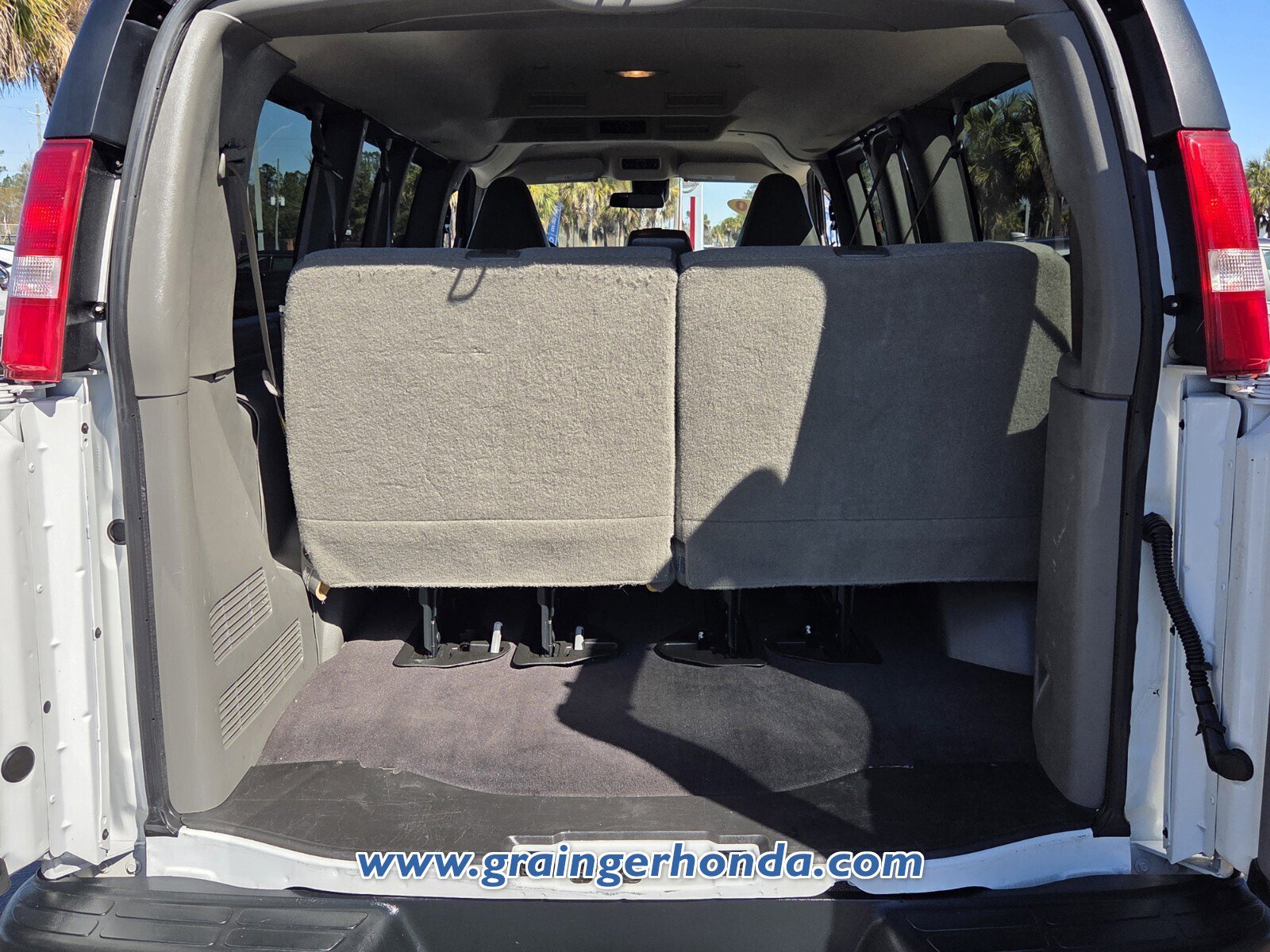 Used 2020 Chevrolet Express 2500 LT w/ LT Preferred Equipment Group image 10