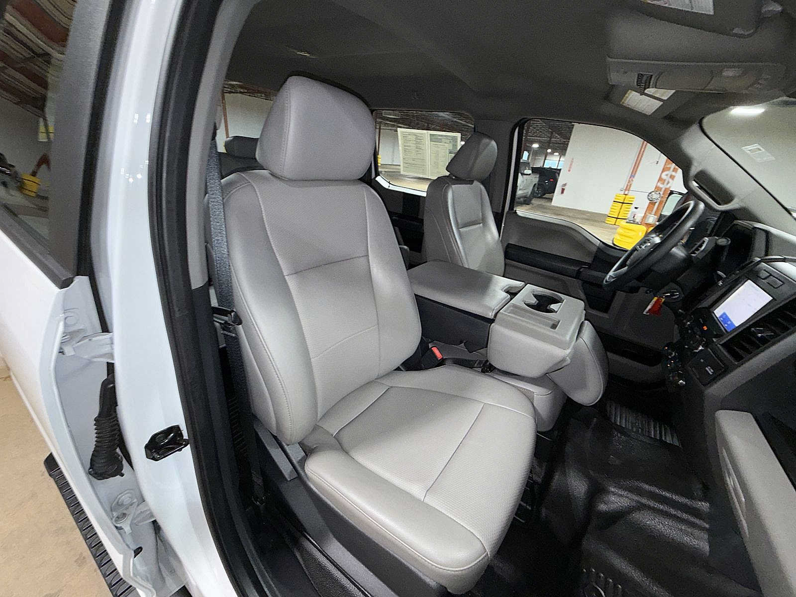 Used 2022 Ford F250 XL w/ Power Equipment Group AWD/4WD image 16