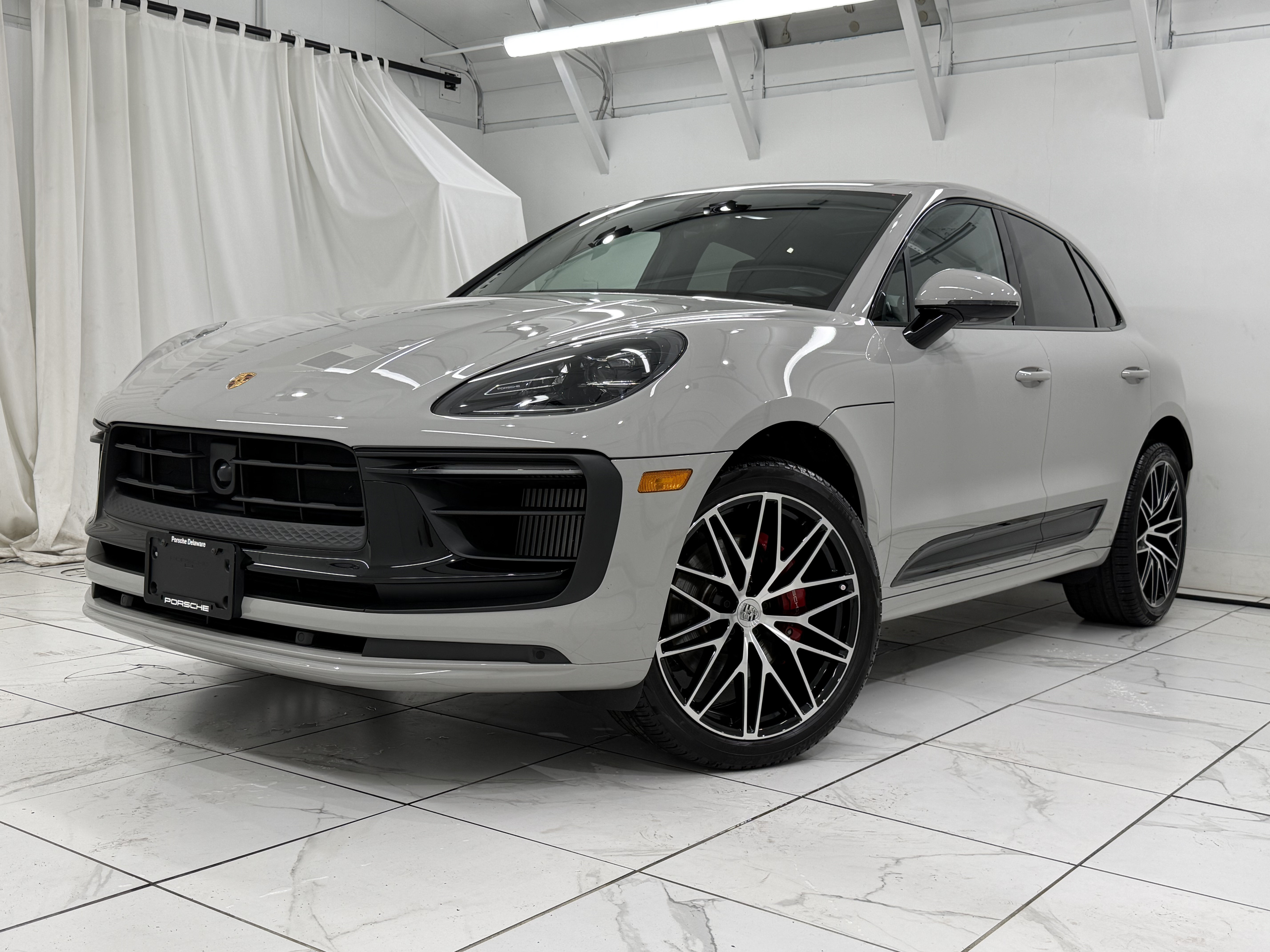 Certified 2023 Porsche Macan S AWD/4WD image 7